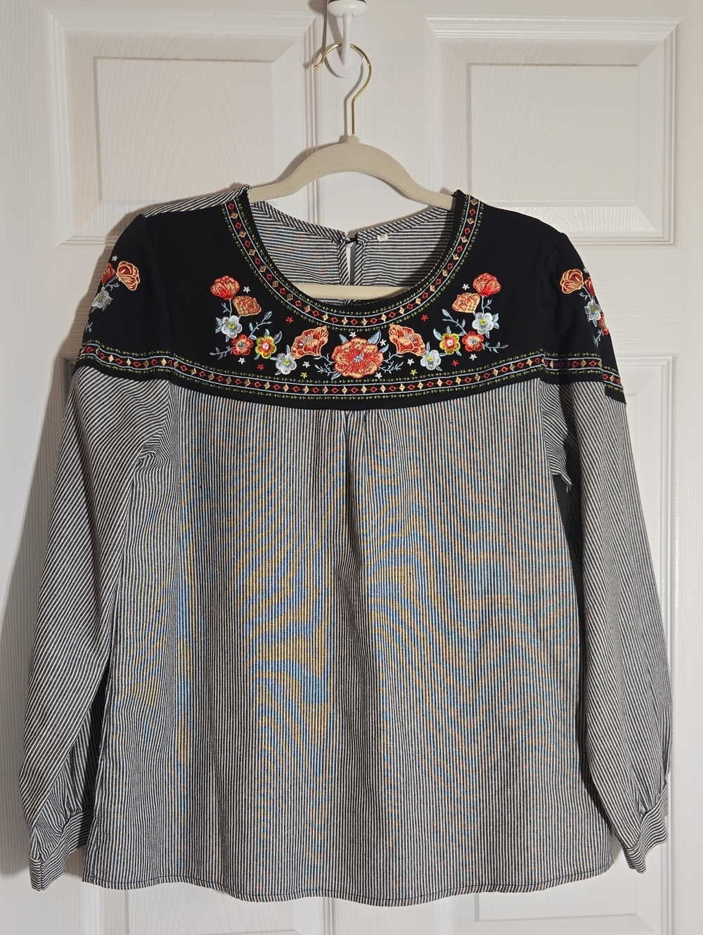 Boutique Unbranded Black Embroidered Floral Yoke Striped Tunic Sz Medium P2P 21"
